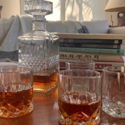 Set botella de Whisky con 4 vasos