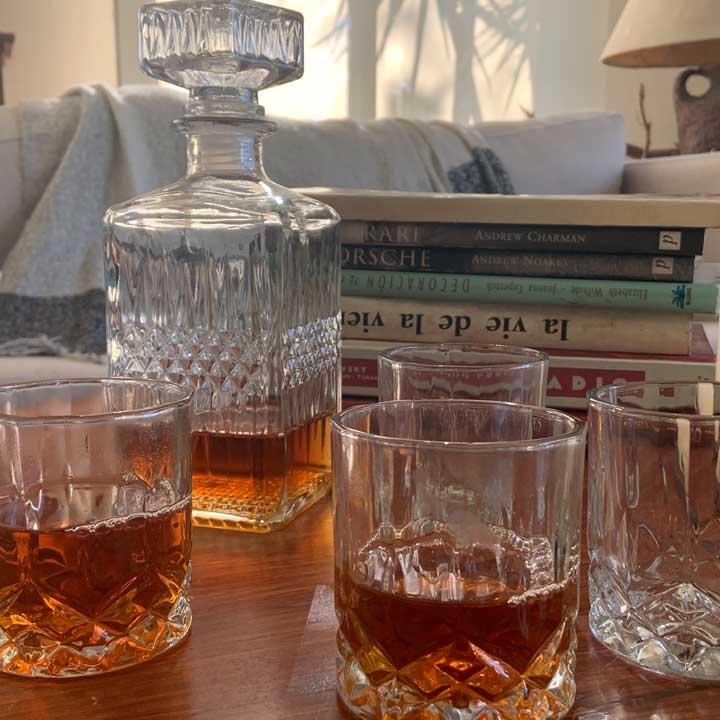 Fatal yo mismo Pantalones Set botella de Whisky con 4 vasos - del Bazar - Bazar Online & Deco