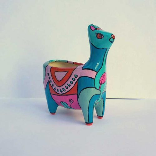 maceta llama de yeso pintada