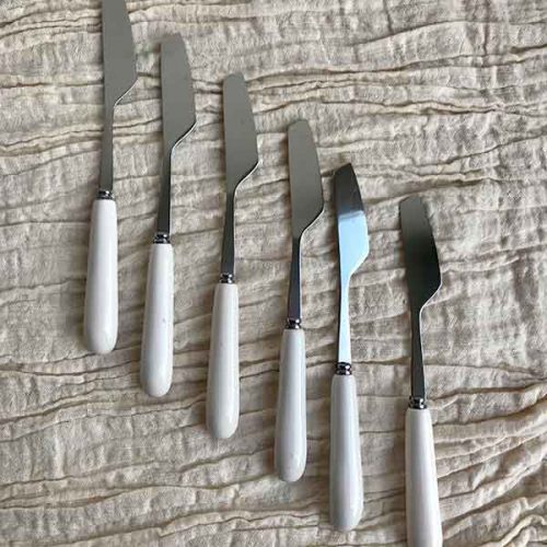 Set x6 cuchillos para untar de porcelana y acero