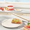 Set piedra refractaria y cortante para pizza Leifheit
