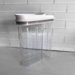 Contenedor OXO pico vertedor 1.5 lts